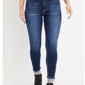 KanCan™ High Rise Frayed Cuff Skinny NWT